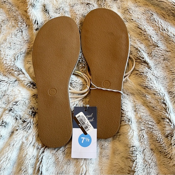 NWT Universal Thread Cream Sandals Size 7.5 - Picture 3 of 3